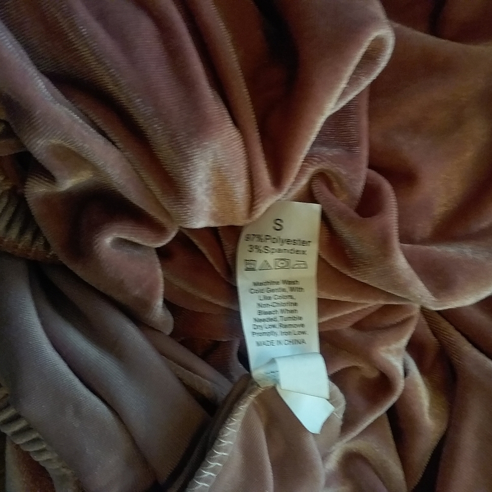 SHEIN Velvet Blush Pajamas ☺ 💤 Size Small - Picture 13 of 16